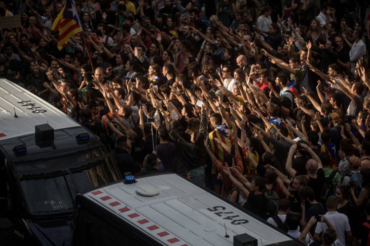 15 000 на протест в Барселона срещу полицейското насилие