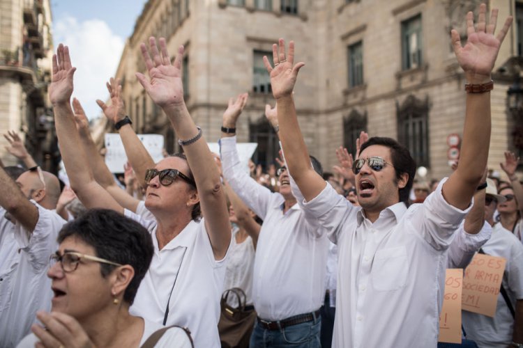 Хиляди се събраха в Мадрид и Барселона с призив за излизане от каталунската криза чрез диалог