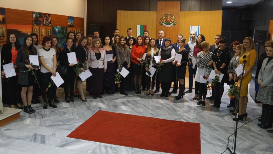 Варна награди изявени учители по повод Деня на народните будители