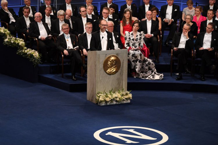Кралят на Швеция връчи Нобеловите награди за 2017 г. на церемония в Стокхолм