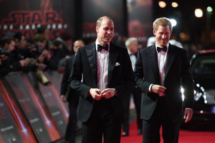 Принцовете Уилям и Хари бяха на лондонската премиера на филма "Междузвездни войни: Последните джедаи"