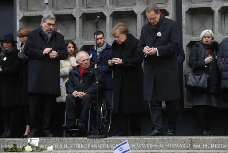 Германия почете жертвите на атентата на коледния базар в Берлин