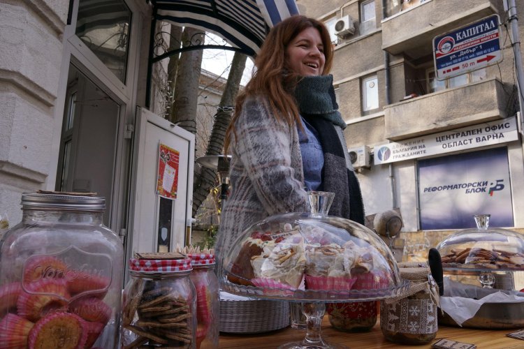 Социална чайна направи благотворителен базар във Варна
