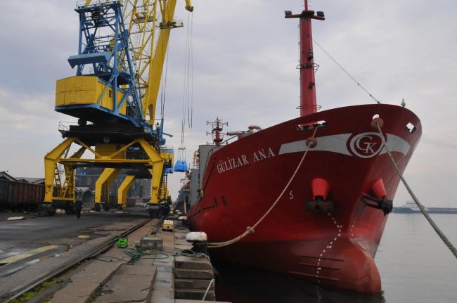 Пристанище Бургас обработи последните пет кораба за годината