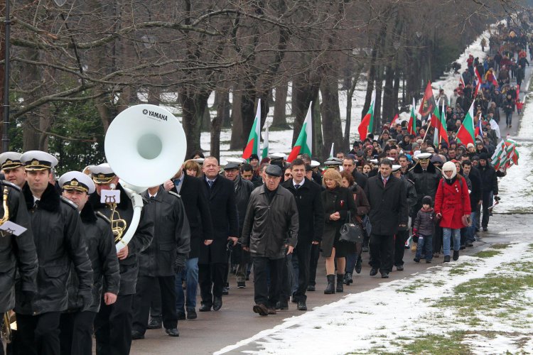 Варненци се поклониха пред героите загинали за освобождението на България