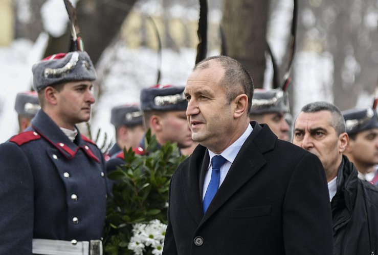 Десетки представители на властта откриха паметник на полковник Борис Дрангов