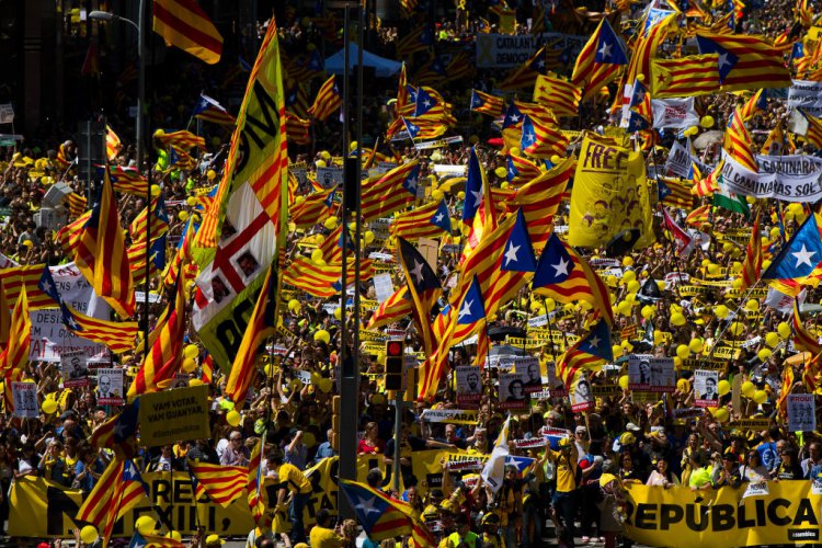 Над 300 000 души на митинг в Барселона, искат свобода за сепаратистки лидери