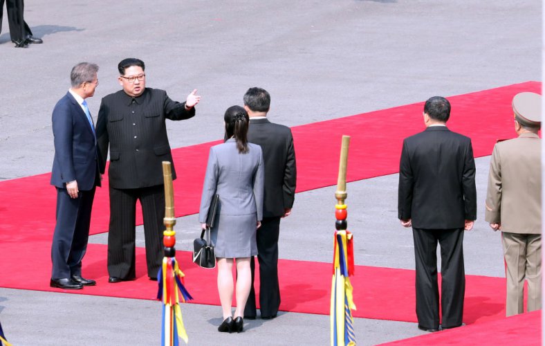 Лидерите на двете Кореи приключиха първия кръг от преговорите си