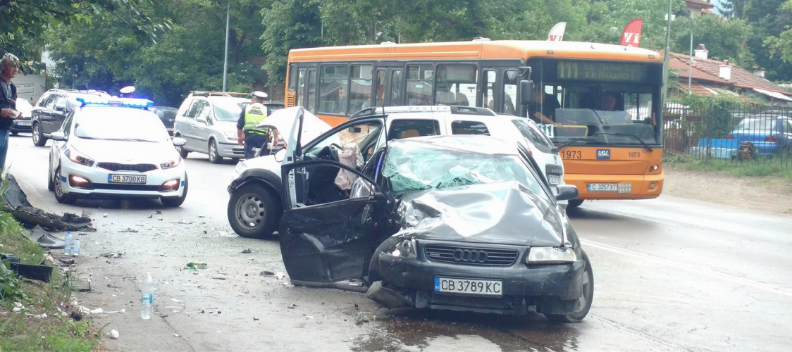 Тежък пътен инцидент с пострадали в София