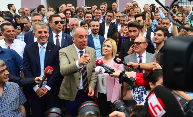Над 56 милиона турци гласуват за президент и парламент на страната 