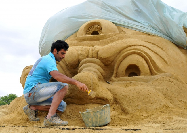  В Бургас тече подготовка за Фестивала на пясъчните фигури