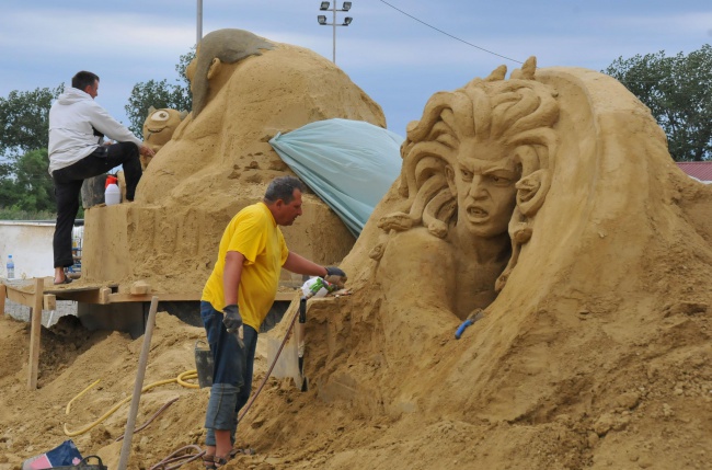  В Бургас тече подготовка за Фестивала на пясъчните фигури
