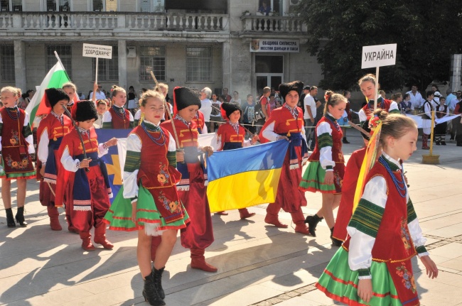 315 деца откриха Международния фестивал 