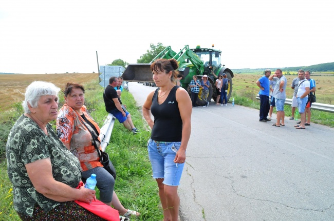 Протестиращи животновъди блокираха пътя Болярово – Елхово