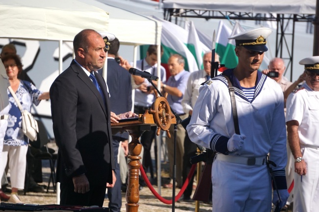 Президентът Румен Радев взе участие в отбелязването на 139-та годишнина от създаването на ВМС