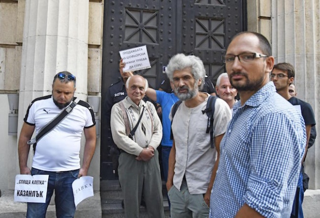Поддръжници на Босия опитаха да направят граждански арест на заместник-министър