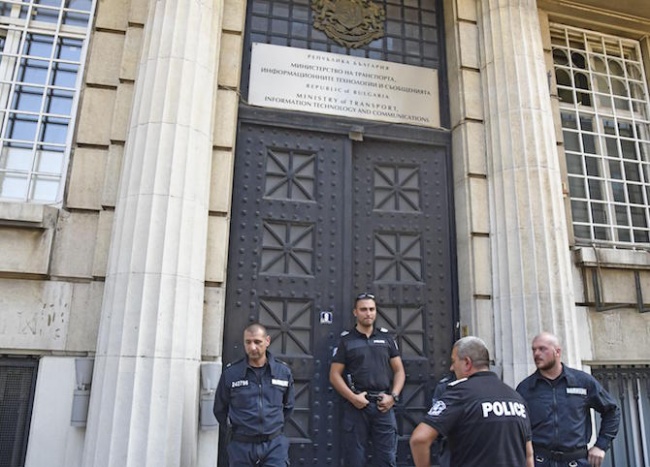 Поддръжници на Босия опитаха да направят граждански арест на заместник-министър