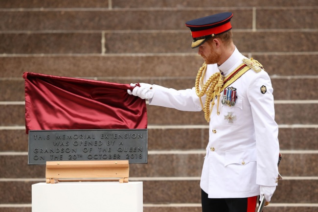 Принц Хари откри обновен мемориал в Австралия 
