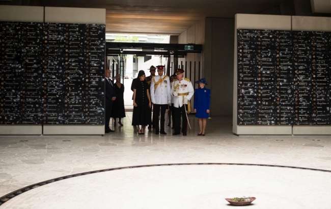 Принц Хари откри обновен мемориал в Австралия 