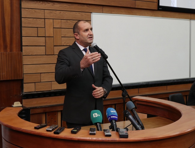 Румен Радев изнесе лекция в Пловдивския университет 