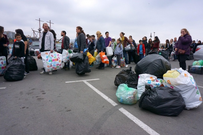 Стотици варненци на опашка за предаване пластмасови отпадъци