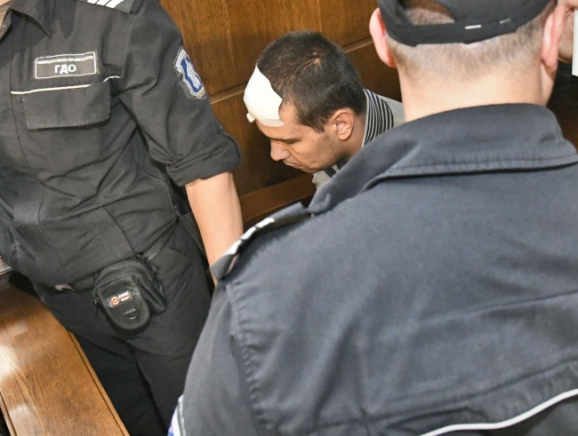 Оставиха в ареста Викторио Александров, обвинен в убийствата на бившата си приятелка и дъщеричката им