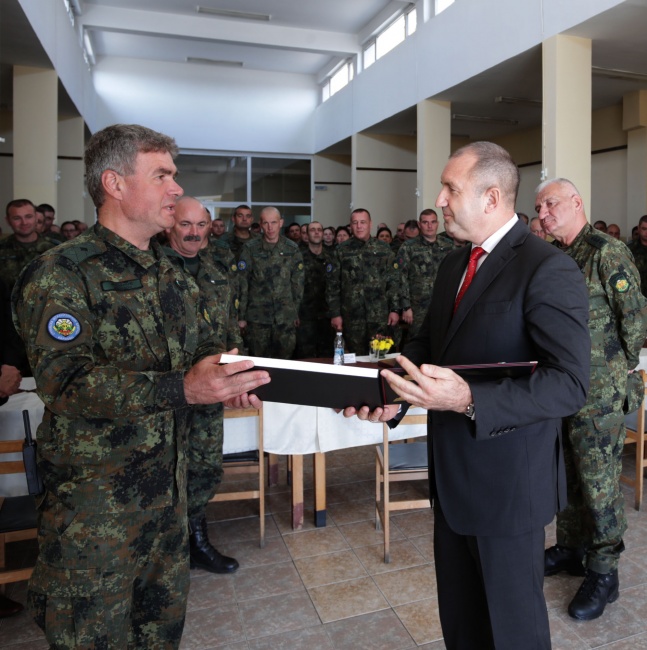  Президентът Румен Радев посети 61-ва Стрямска механизирана бригада в Карлово