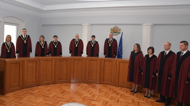  Новите членове на Конституционния съд положиха клетва