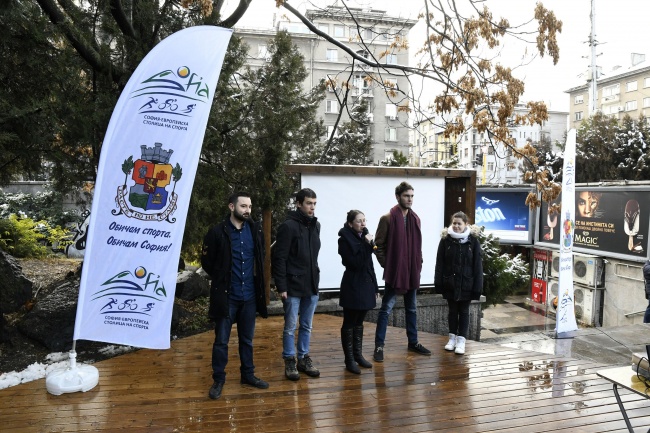  Подлезът пред Спортната палата грейна с млади български шампиони