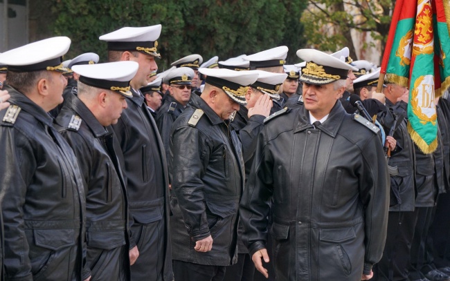 Варненските военни моряци празнуват днес 