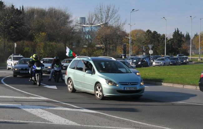 Шофьори зареждат гориво за 20 стотинки в знак на протест