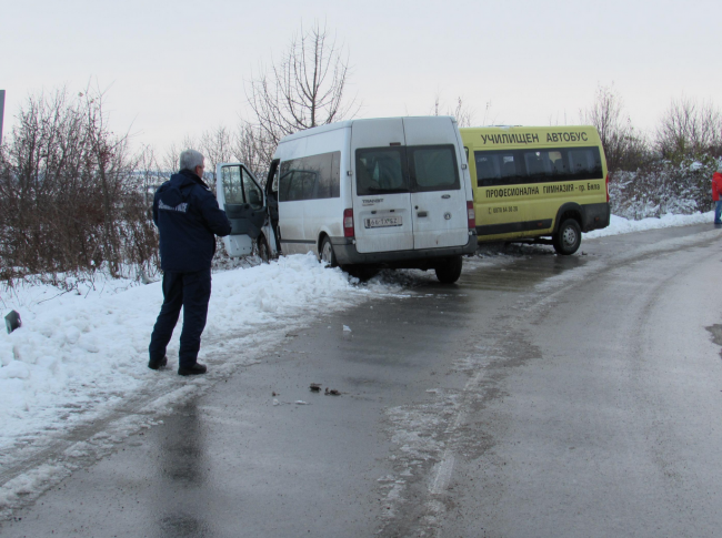Автобус с ученици катастрофира в Русенско