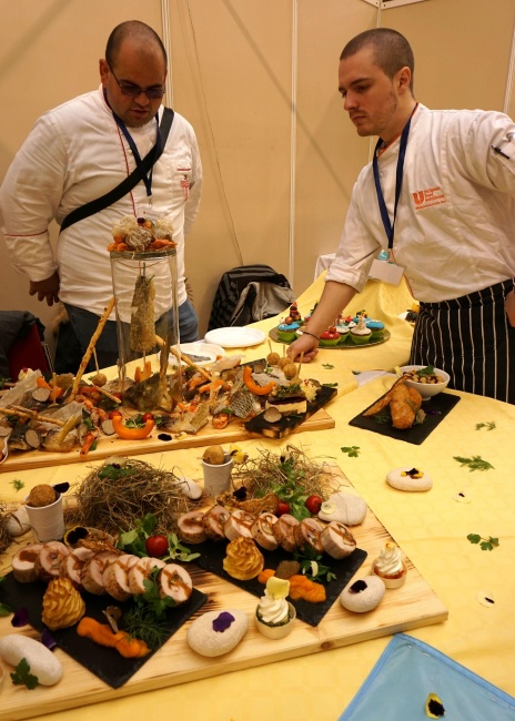 Кулинарен фестивал във Варна изкушава с рибни специалитети
