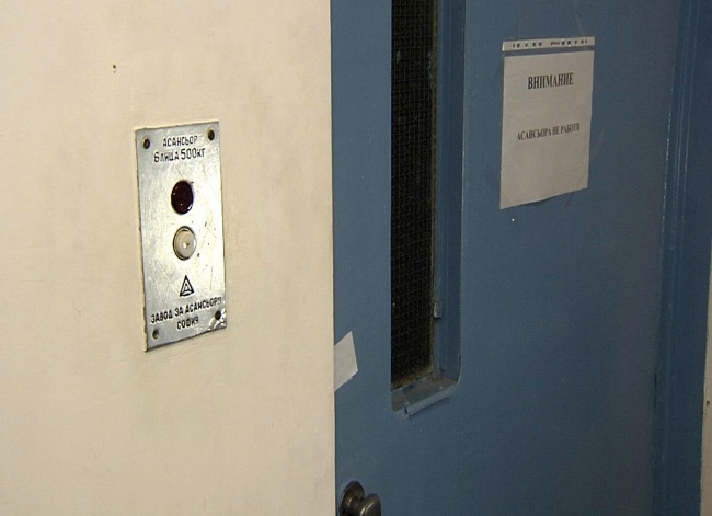 8 души пропаднаха с асансьор в болнично заведение във Варна