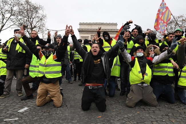 Стотици арестувани по време на протестите във Франция 