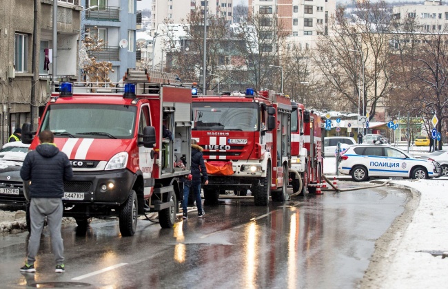 Пожар горя в таванско помещение на жилищна сграда в Благоевград