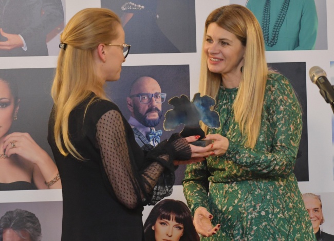 Мая Манолова получи специалното отличие „Модна икона” от Академията за мода