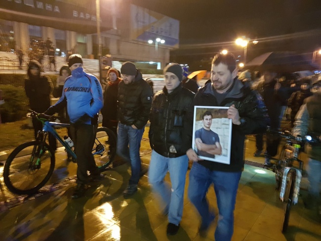 Недоволни от присъдата за смъртта на балетиста във Варна излязоха на протест
