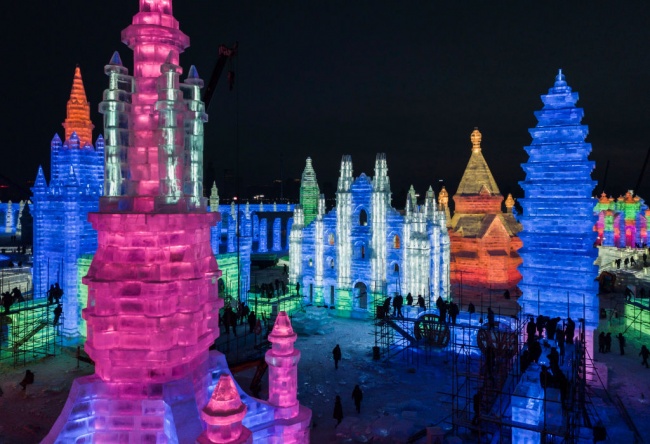 Най-големият фестивал за ледени скулптури беше открит в Китай 