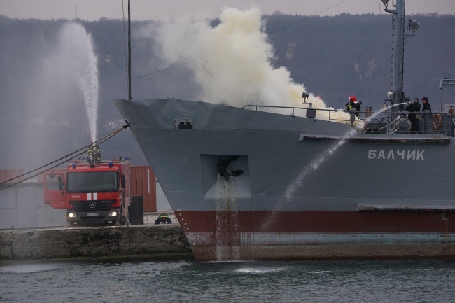 ВМС във Варна откриха учебната година с атрактивни демонстрации 