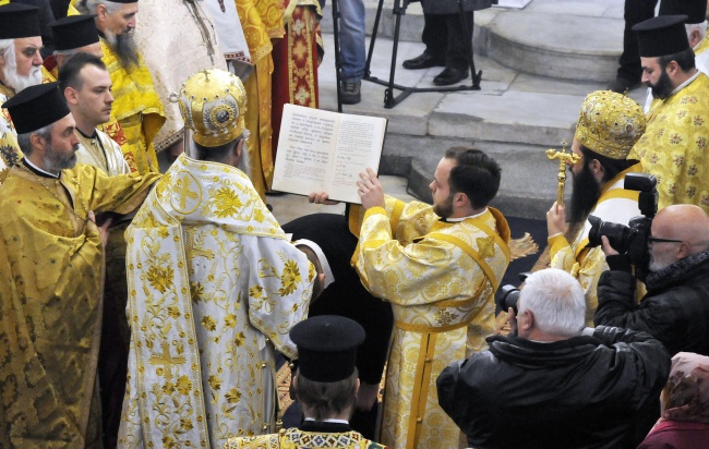 Митрополит Николай отслужи литургия за Ивановден в реновираната църква “Света Богородица” в Хасково