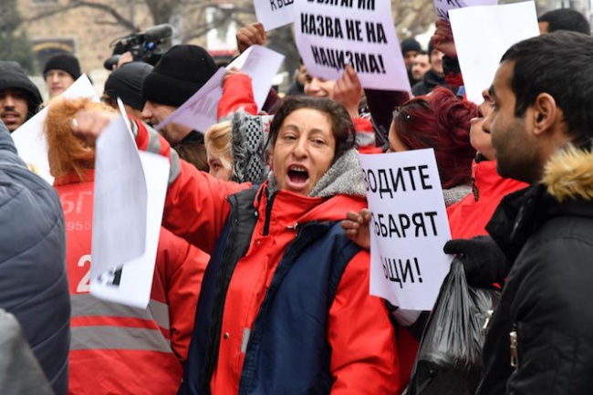 Роми протестираха пред министерски съвет с искане за оставка на Каракачанов