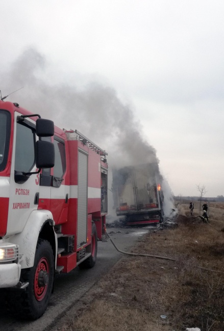 Турски ТИР пламна на магистрала "Марица"
