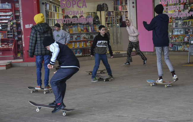 Масово каране на скейтборди в подлеза на НДК