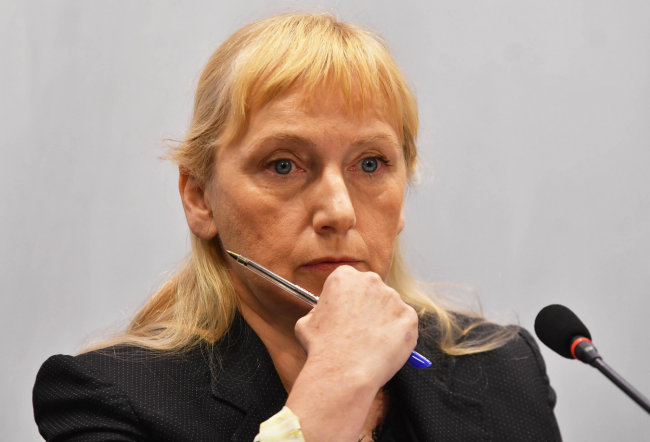 Елена Йончева обвини в корупционна схема министъра на културата