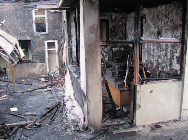 84-годишна жена е с опасност за живота след пожар, изпепелил къща в Русе