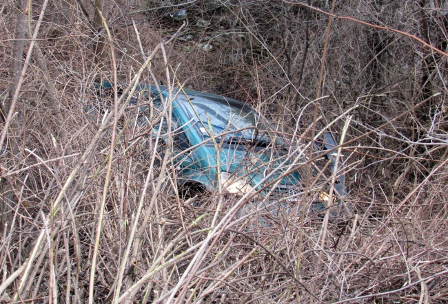 Кола с 2-годишно дете пропадна в 10-метров скат в Русе