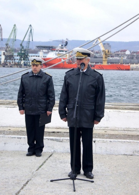 Военните моряци отбелязаха 10-та годишнина от вдигането на военноморския флаг на минен ловец „Цибър”