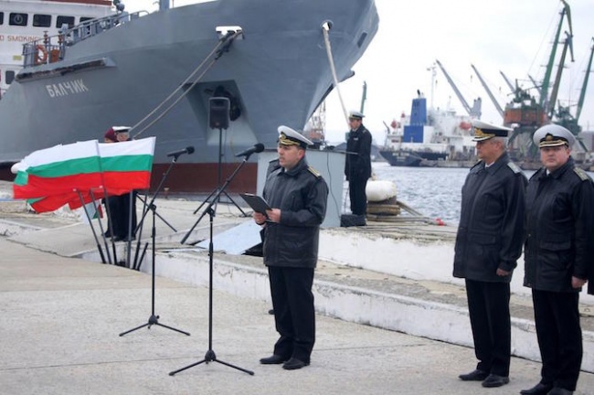Военните моряци отбелязаха 10-та годишнина от вдигането на военноморския флаг на минен ловец „Цибър”