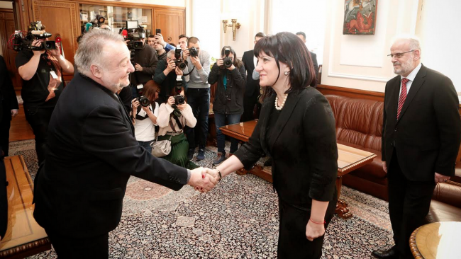 Цвета Караянчева разговаря с председателя на Събранието на Република Северна Македония Талат Джафери